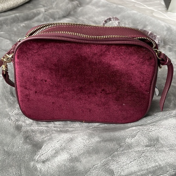 Old Navy Crossbody Bag - Picture 2 of 8